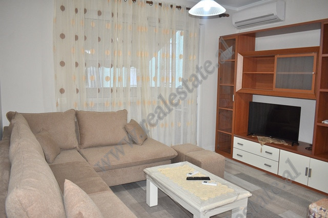 Apartment for rent in Mujo Ulqinaku Street.
The flat is situated on the 8-th floor in a new buildin